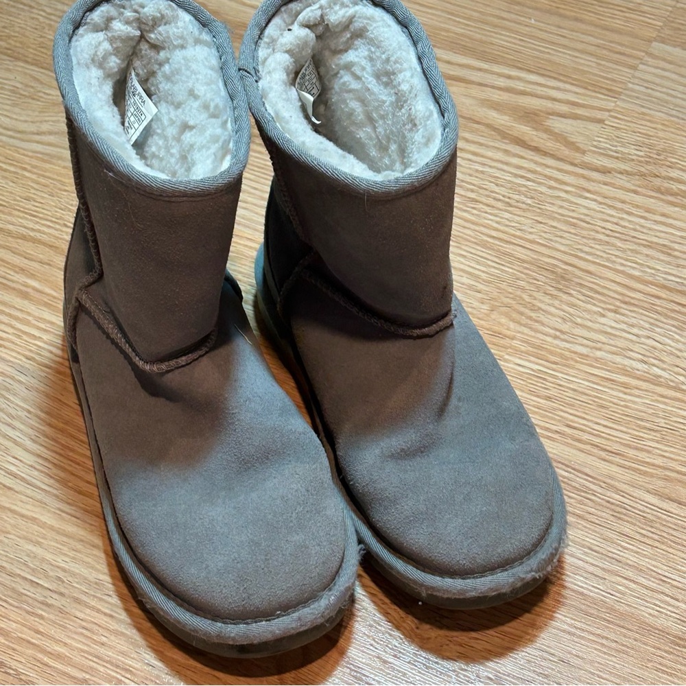 Koolaburra by UGG Victoria Grey Suede Short Winter Boots Girls Size‎ 3